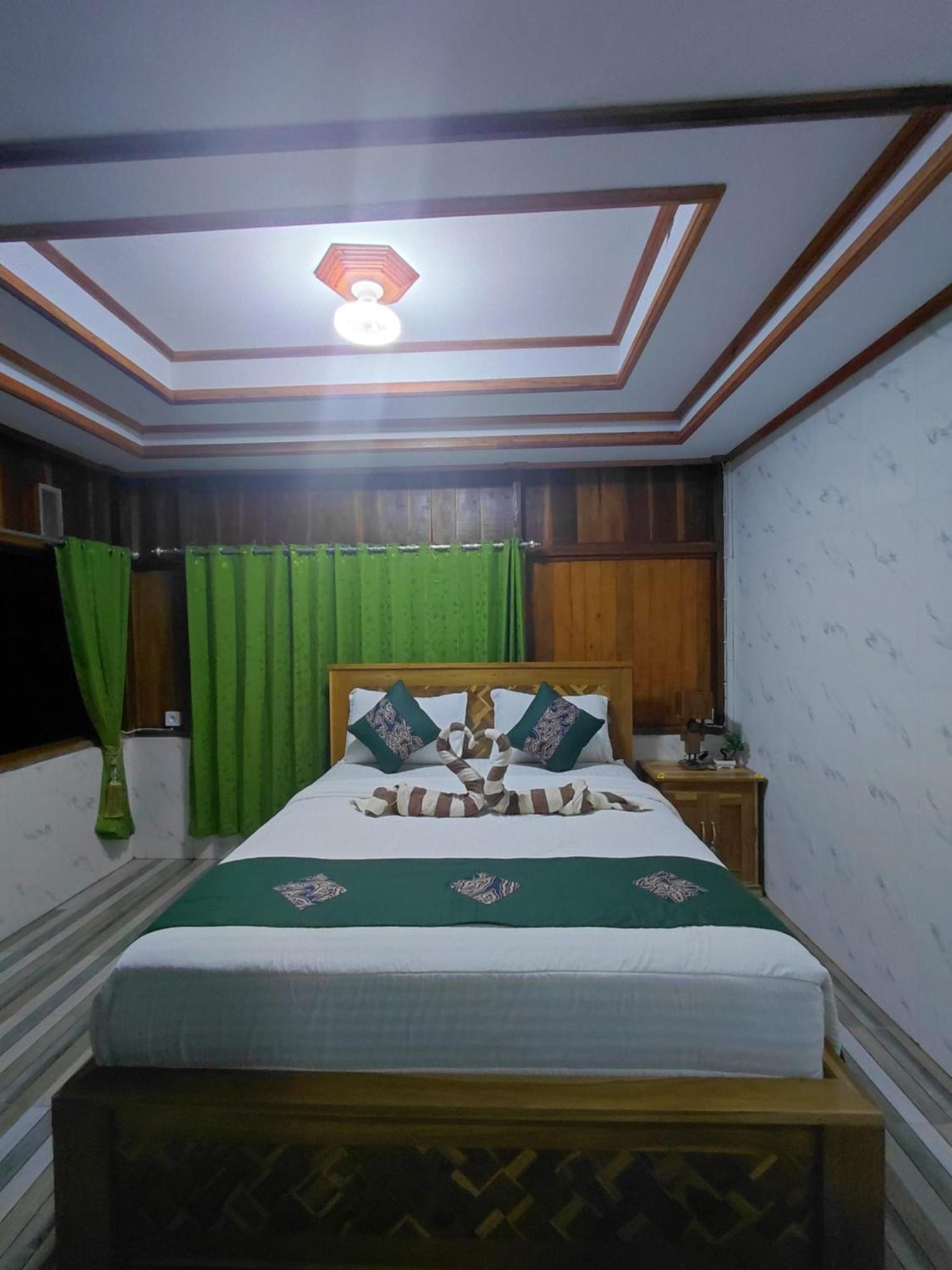 Friendly Homestay Lemukih Singaraja エクステリア 写真