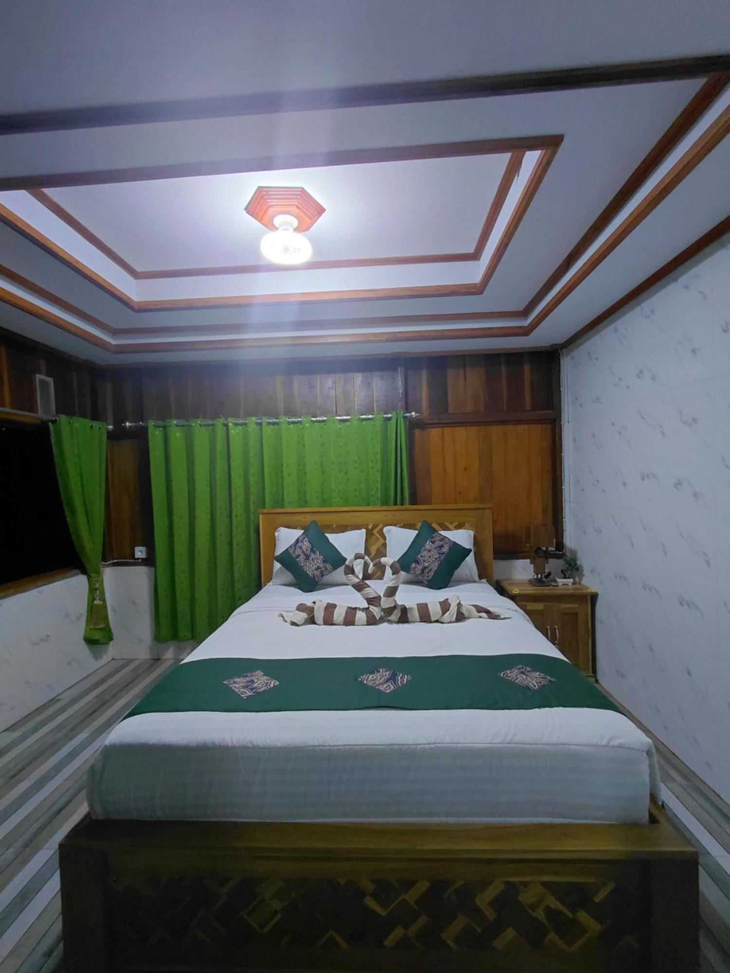 Friendly Homestay Lemukih Singaraja エクステリア 写真